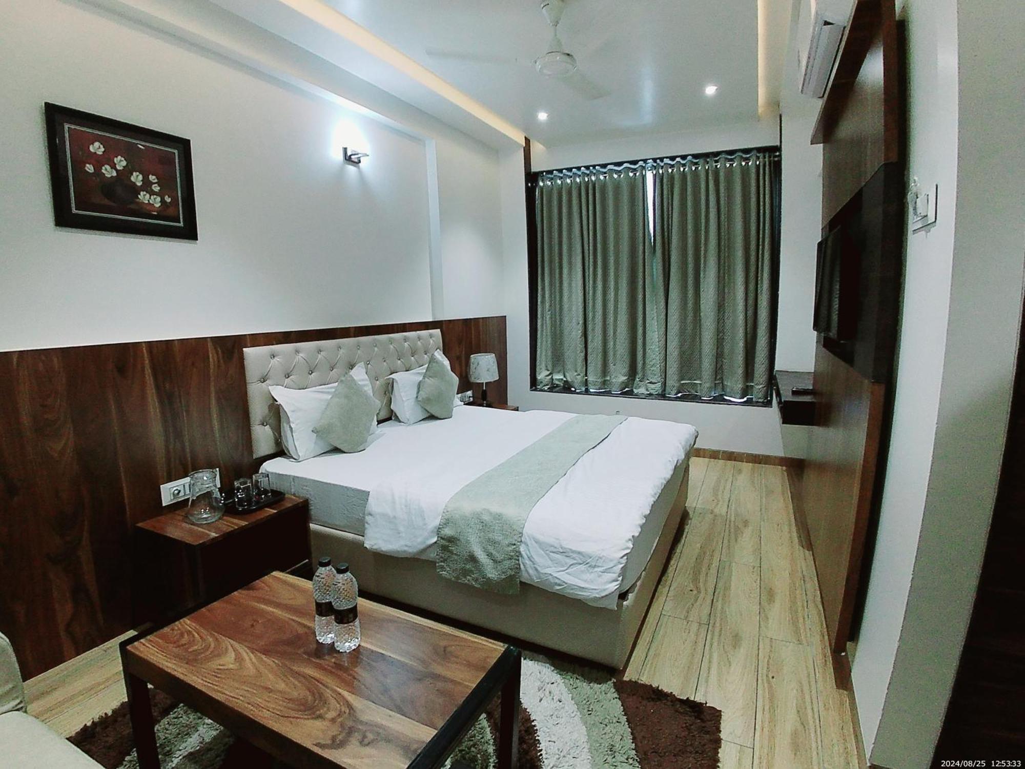 Hotel Sai Pratik, Newly Built Up, Complimentary Shuttle To The Temple Shirdi Exterior photo