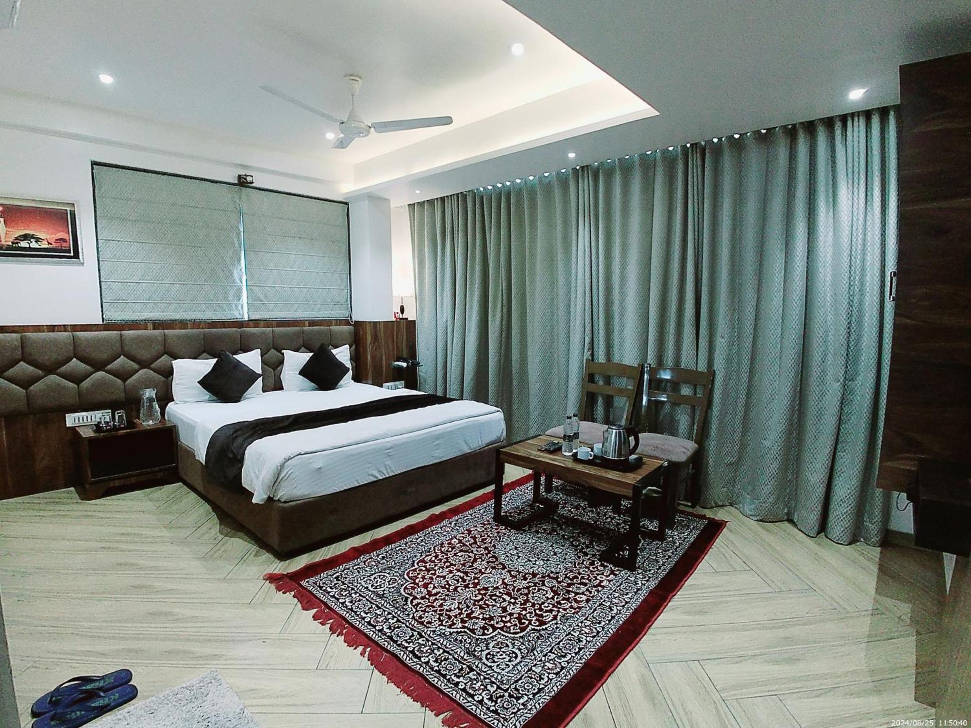 Hotel Sai Pratik, Newly Built Up, Complimentary Shuttle To The Temple Shirdi Exterior photo